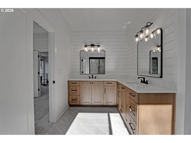 4780 Sw PENDLETON St, Portland, OR 97221