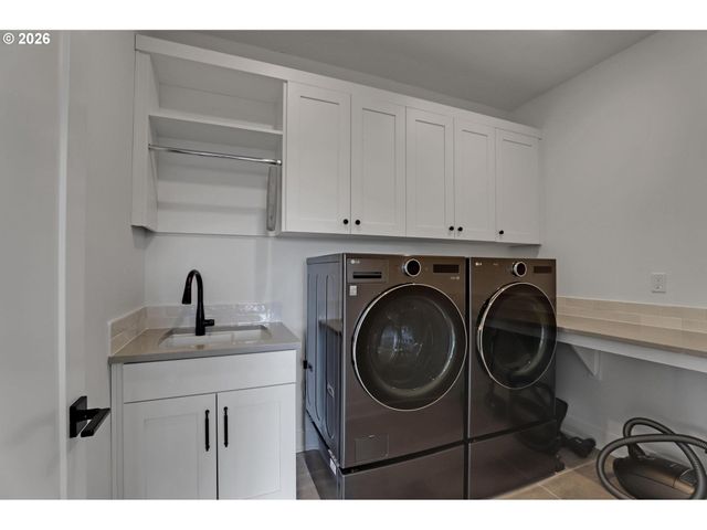 4780 Sw PENDLETON St, Portland, OR 97221