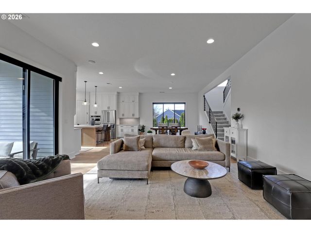 4780 Sw PENDLETON St, Portland, OR 97221