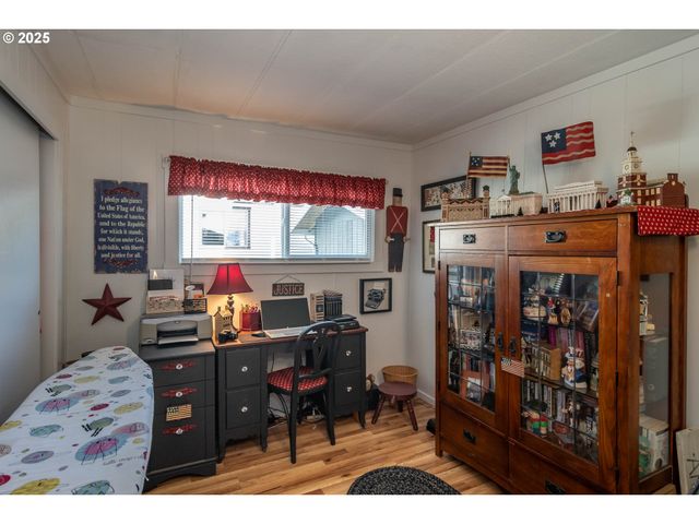 201 Ne Peggy Ave 7, Roseburg, OR 97470