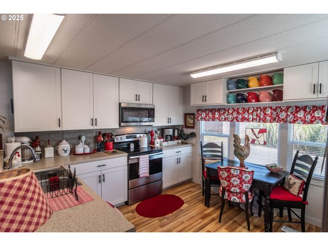 201 Ne Peggy Ave 7, Roseburg, OR 97470