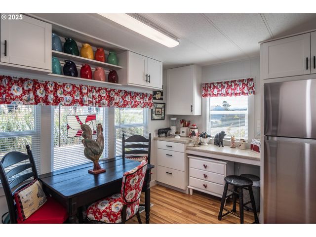 201 Ne Peggy Ave 7, Roseburg, OR 97470