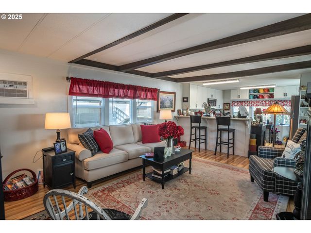 201 Ne Peggy Ave 7, Roseburg, OR 97470