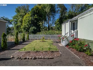201 Ne Peggy Ave 7, Roseburg, OR 97470