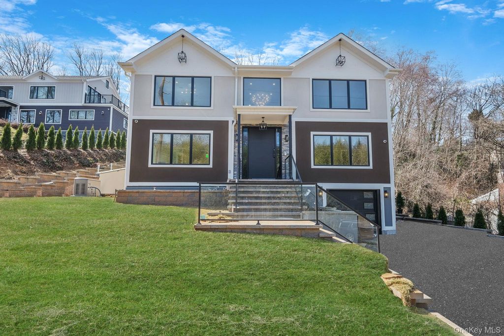 150 Sugar Toms Lane, East Norwich, NY 11732