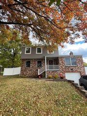 13 Willow Crossing Road, Hempfield Twp, PA 15601