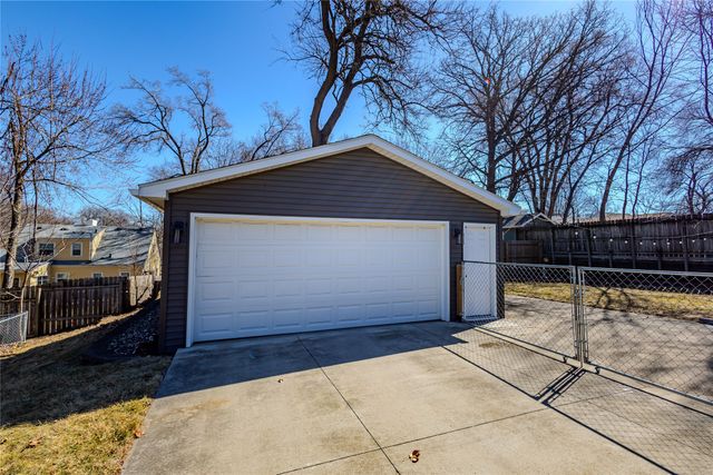 1717 45th Street, Des Moines, IA 50310
