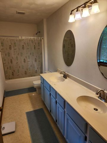 1021 Burnwyck Drive, Janesville, WI 53546