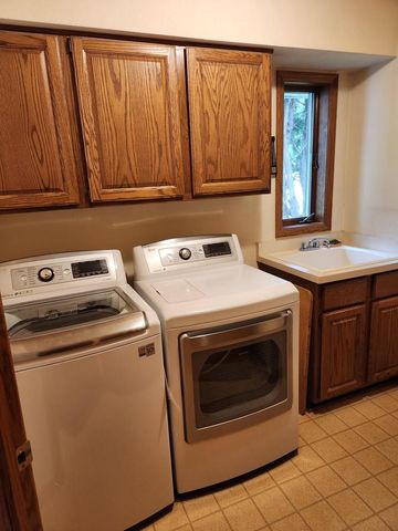 1021 Burnwyck Drive, Janesville, WI 53546