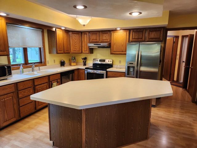 1021 Burnwyck Drive, Janesville, WI 53546