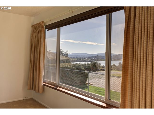 395 CUMBERLAND St, Astoria, OR 97103