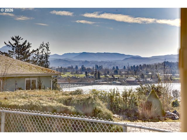 395 CUMBERLAND St, Astoria, OR 97103