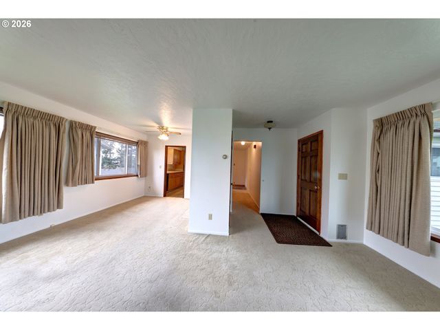 395 CUMBERLAND St, Astoria, OR 97103