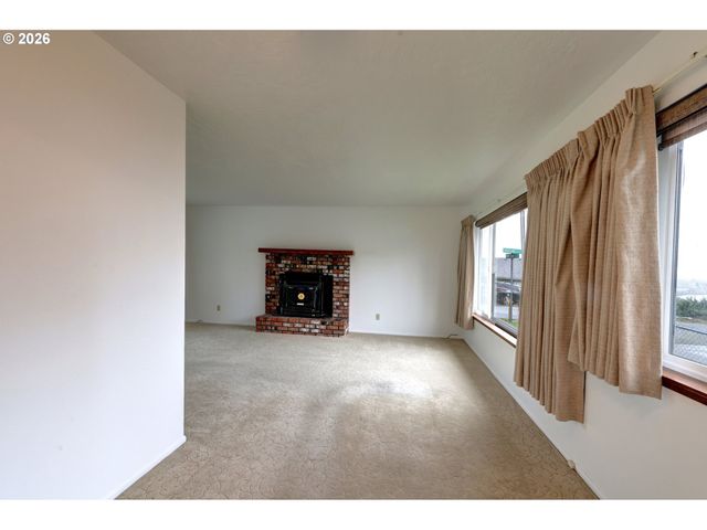 395 CUMBERLAND St, Astoria, OR 97103