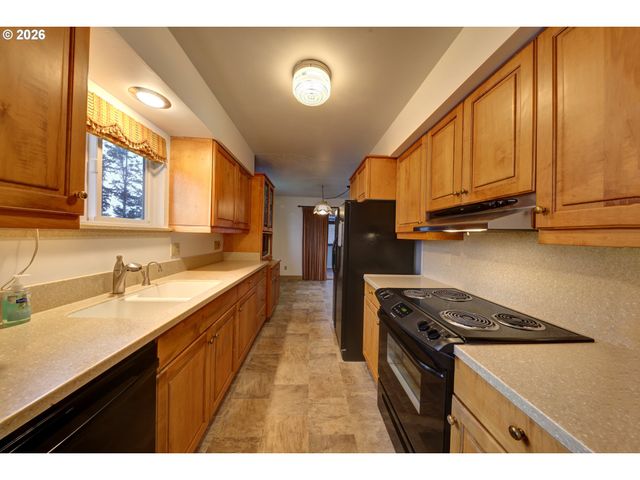 395 CUMBERLAND St, Astoria, OR 97103