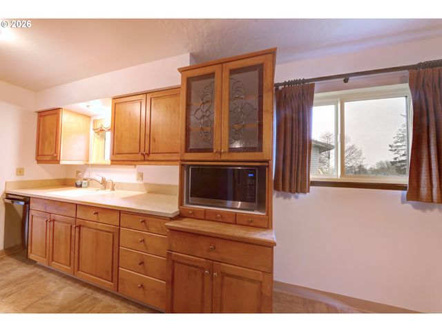 395 CUMBERLAND St, Astoria, OR 97103