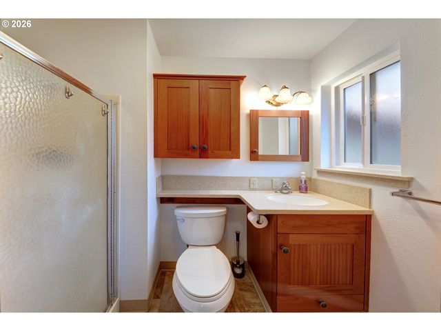 395 CUMBERLAND St, Astoria, OR 97103