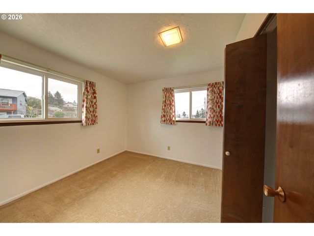 395 CUMBERLAND St, Astoria, OR 97103