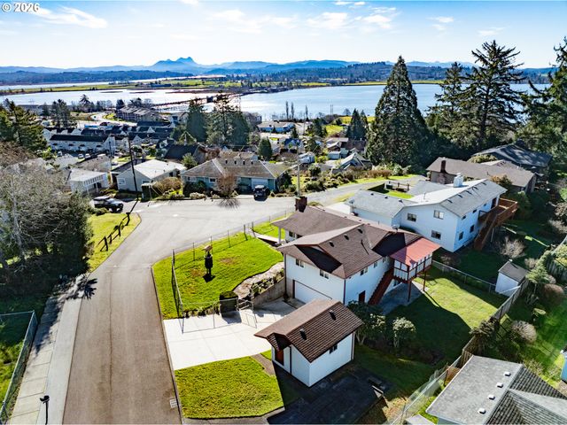 395 CUMBERLAND St, Astoria, OR 97103