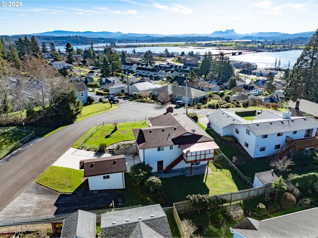 395 CUMBERLAND St, Astoria, OR 97103