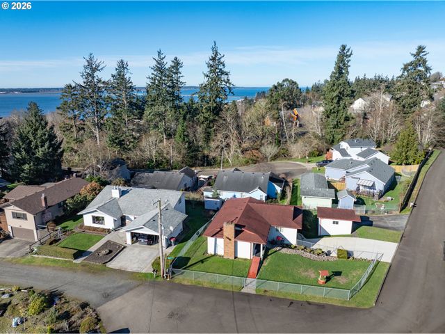 395 CUMBERLAND St, Astoria, OR 97103