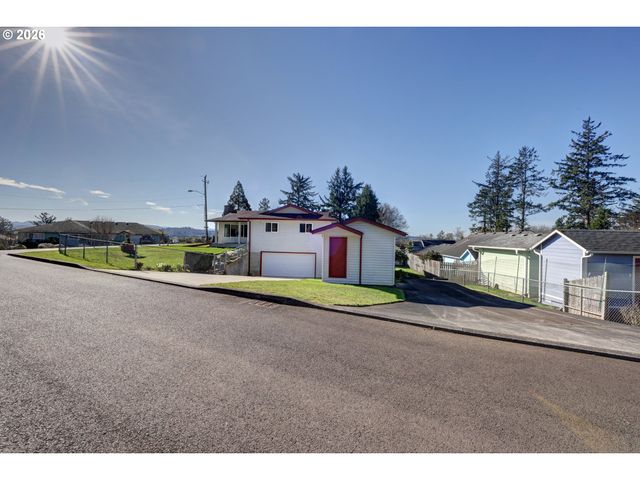 395 CUMBERLAND St, Astoria, OR 97103