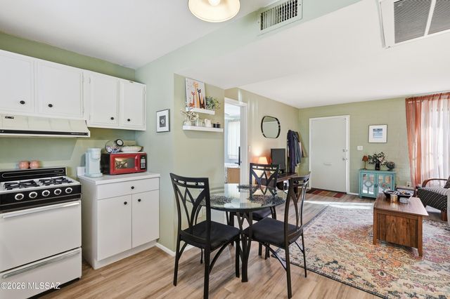 302 S Paseo Aguila Unit C, Green Valley, AZ 85614