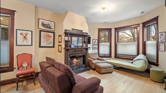 3750 N Hermitage Avenue, Chicago, IL 60613