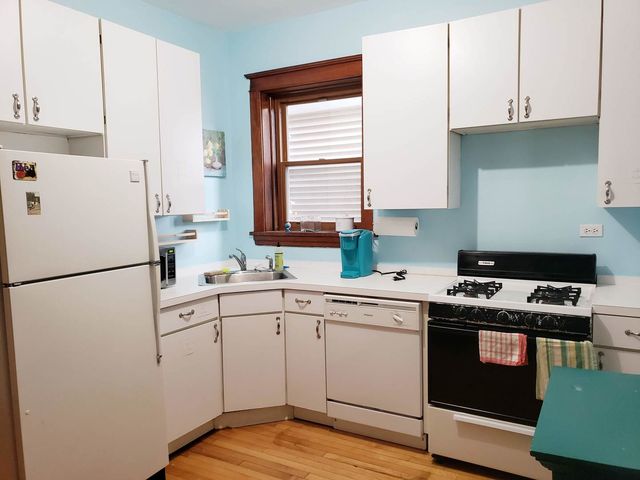 3750 N Hermitage Avenue, Chicago, IL 60613