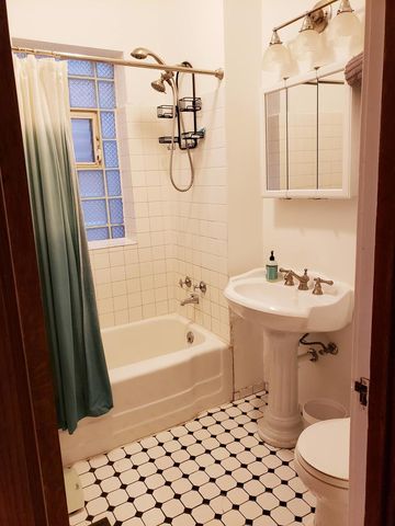 3750 N Hermitage Avenue, Chicago, IL 60613