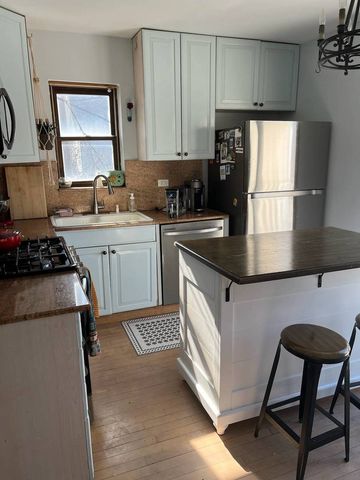 3750 N Hermitage Avenue, Chicago, IL 60613