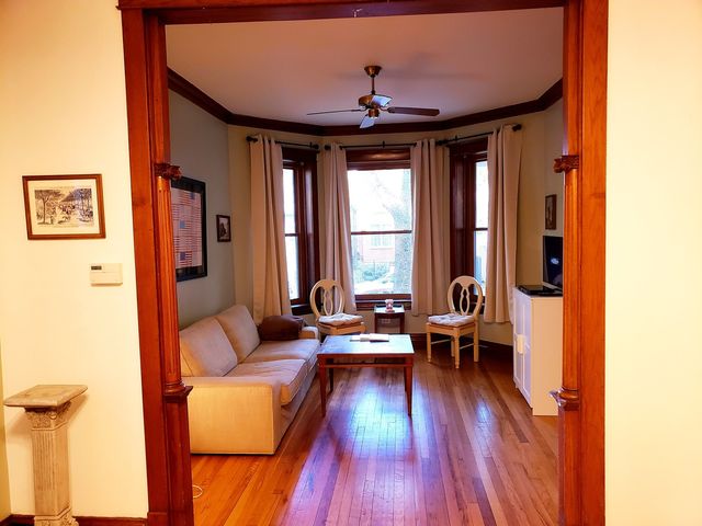 3750 N Hermitage Avenue, Chicago, IL 60613