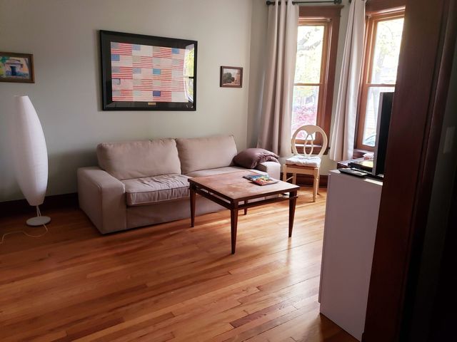 3750 N Hermitage Avenue, Chicago, IL 60613