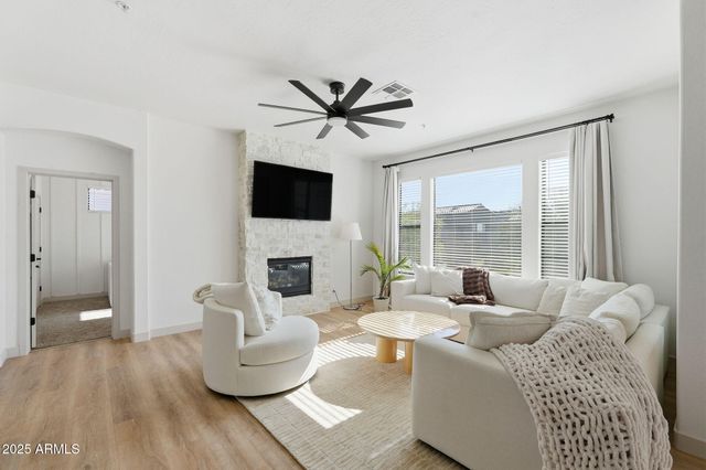 19550 N GRAYHAWK Drive 2060, Scottsdale, AZ 85255