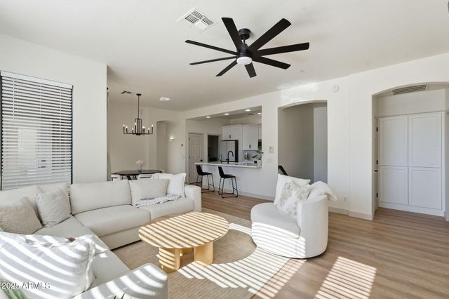 19550 N GRAYHAWK Drive 2060, Scottsdale, AZ 85255