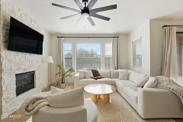 19550 N GRAYHAWK Drive 2060, Scottsdale, AZ 85255