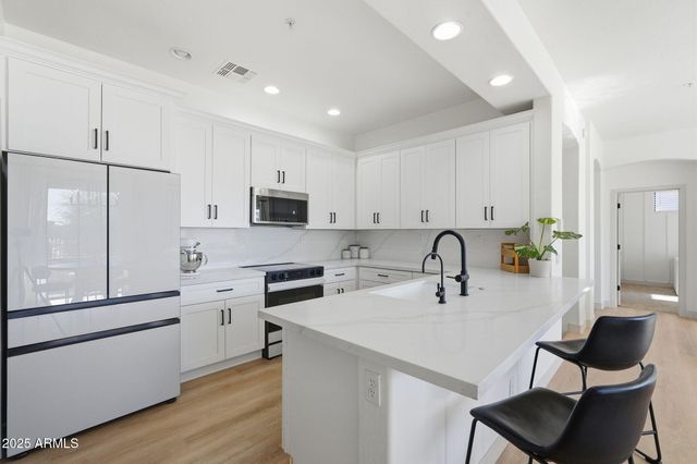 19550 N GRAYHAWK Drive 2060, Scottsdale, AZ 85255