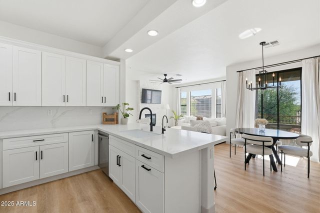 19550 N GRAYHAWK Drive 2060, Scottsdale, AZ 85255