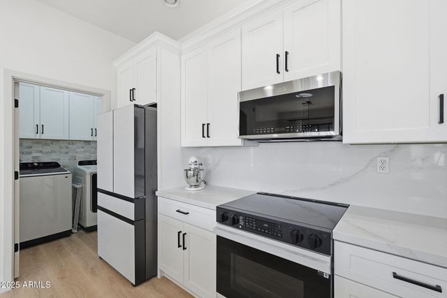 19550 N GRAYHAWK Drive 2060, Scottsdale, AZ 85255