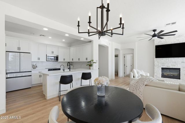 19550 N GRAYHAWK Drive 2060, Scottsdale, AZ 85255