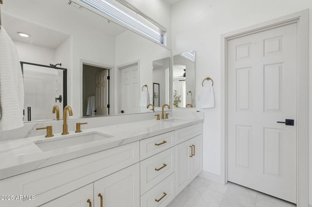 19550 N GRAYHAWK Drive 2060, Scottsdale, AZ 85255