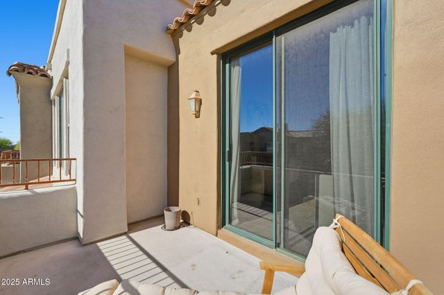 19550 N GRAYHAWK Drive 2060, Scottsdale, AZ 85255