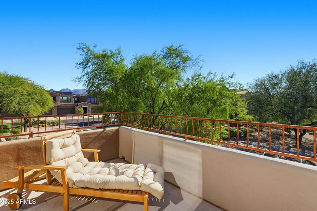 19550 N GRAYHAWK Drive 2060, Scottsdale, AZ 85255