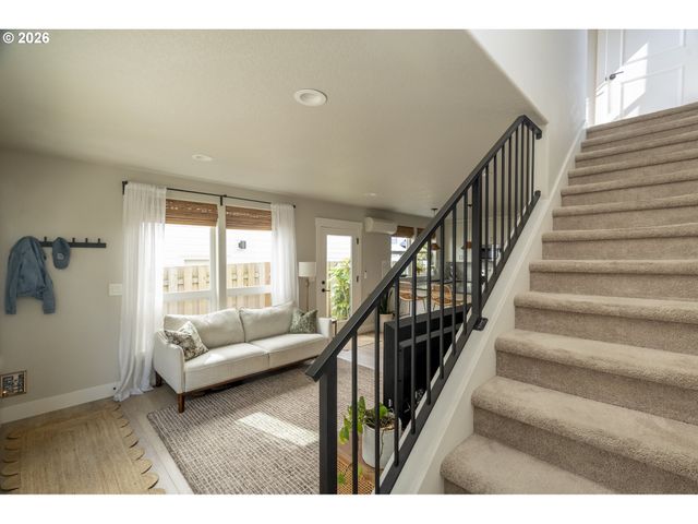 4427 Ne Prescott St B, Portland, OR 97218