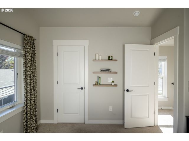 4427 Ne Prescott St B, Portland, OR 97218