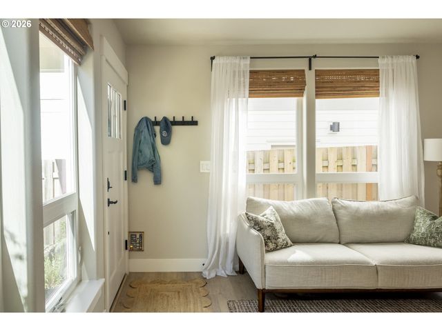 4427 Ne Prescott St B, Portland, OR 97218