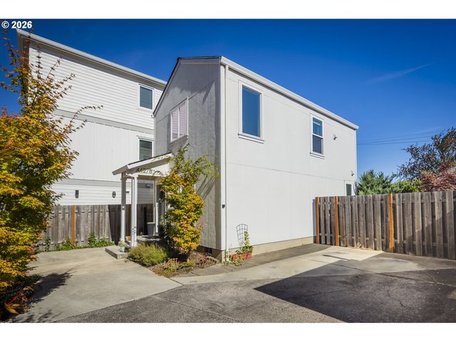 4427 Ne Prescott St B, Portland, OR 97218