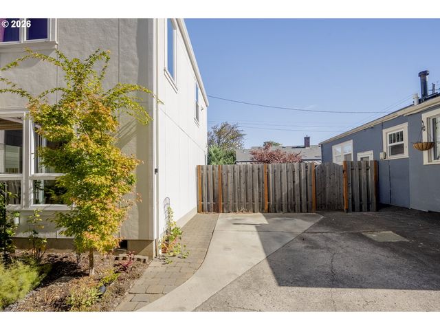 4427 Ne Prescott St B, Portland, OR 97218