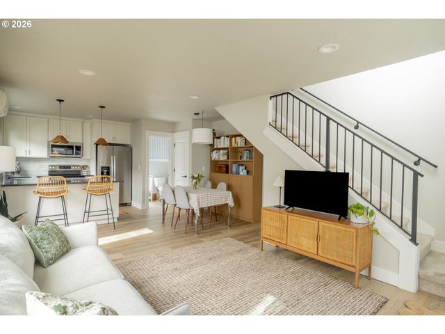 4427 Ne Prescott St B, Portland, OR 97218