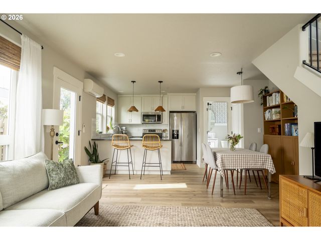 4427 Ne Prescott St B, Portland, OR 97218